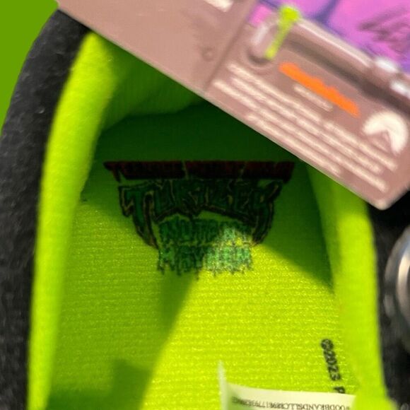 NWT Teenage Mutant Ninja Turtles Mutant Mayhem Toddler Fuzzy Slippers M 7/8 - Picture 4 of 6